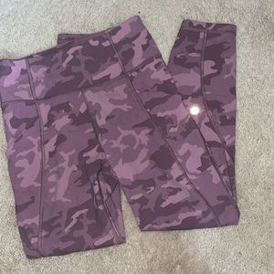Lululemon pink camo crop leggings size 4 length 21
